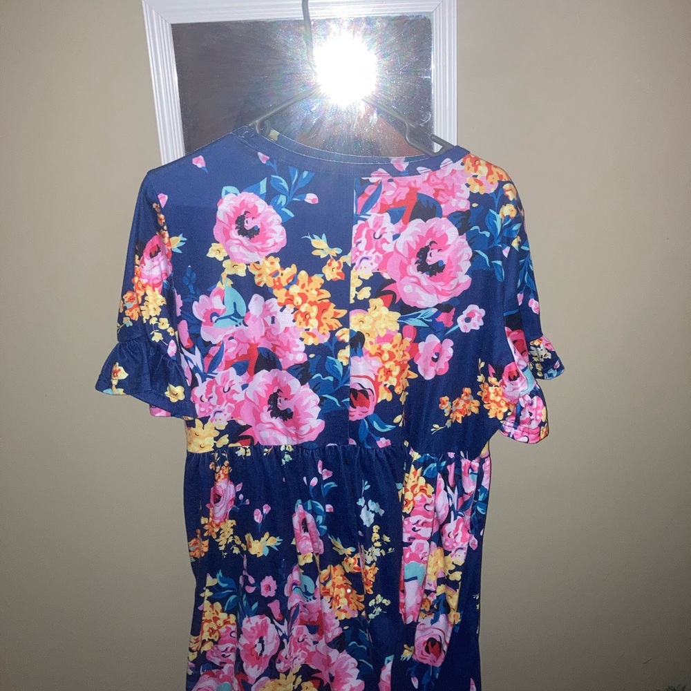 The cutest floral dress Size Large